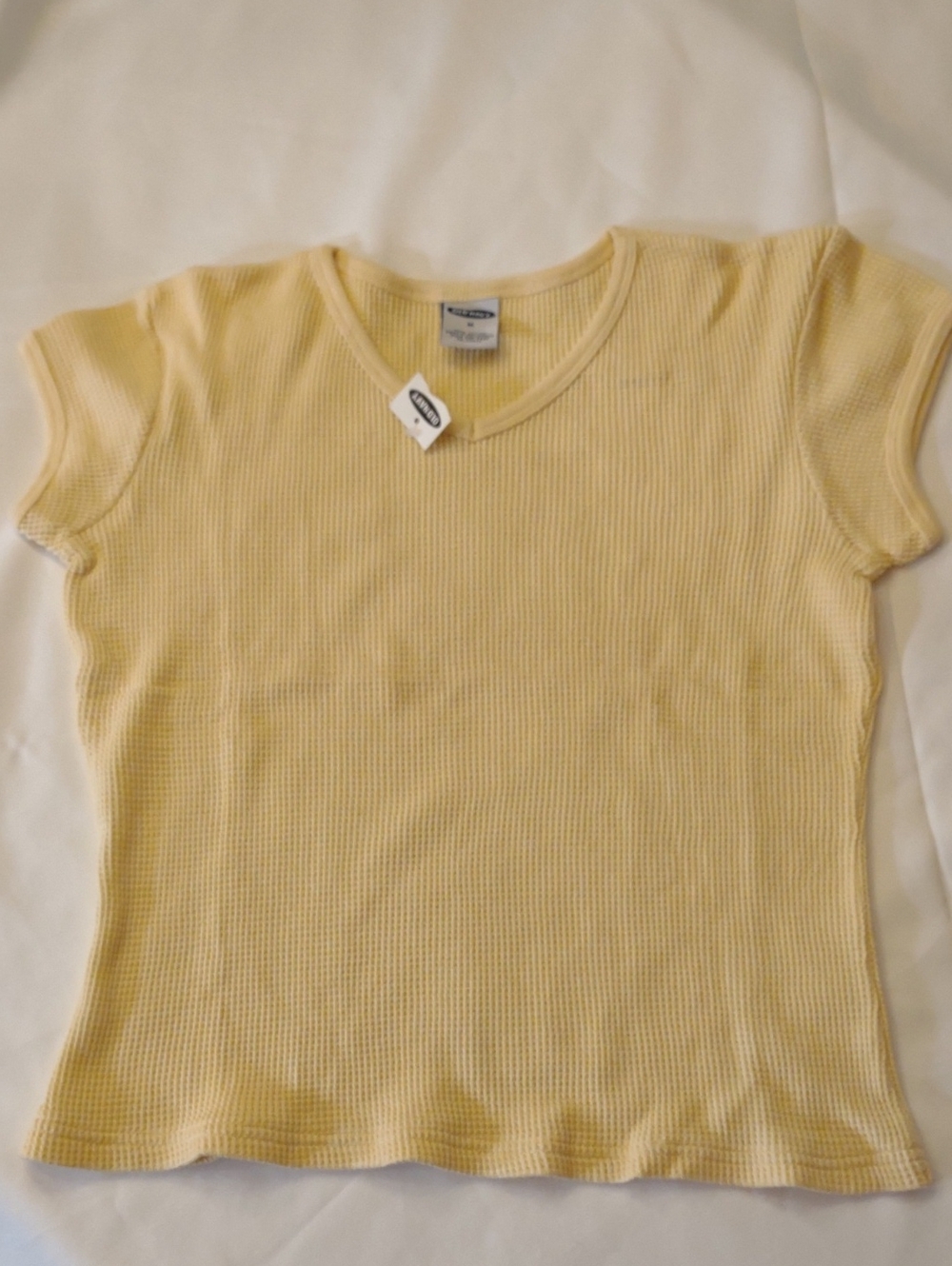 NWT Short-Sleeve Waffle Ribbed V-Neck Tee in Pale Yellow - Size M